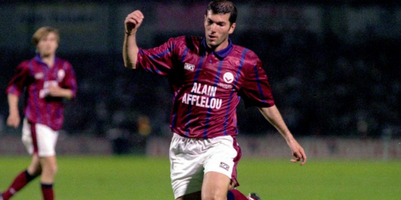Zinedine Zidane đã từng chơi bóng tại đây trước khi trở thành một huyền thoại