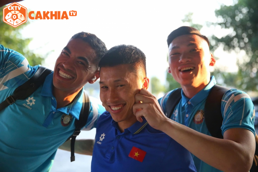 Ngọc Tân vui vẻ gặp lại các đồng đội ở CLB Thanh Hóa (Ảnh: CLB) Ngọc Tân vui vẻ gặp lại các đồng đội ở CLB Thanh Hóa (Ảnh: CLB)