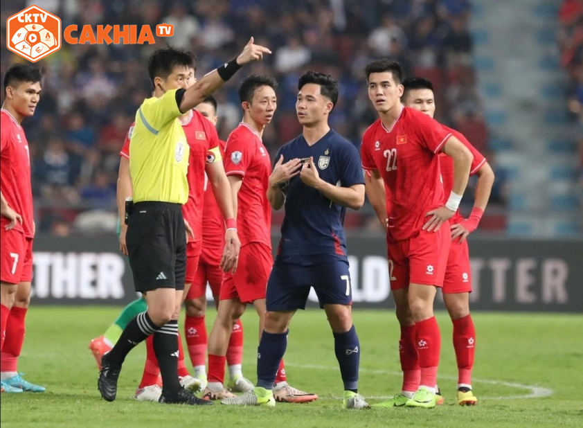 Supachok gây phẫn nộ với bàn thắng bẩn vào lưới ĐT Việt Nam. Supachok gây phẫn nộ với bàn thắng bẩn vào lưới ĐT Việt Nam.
